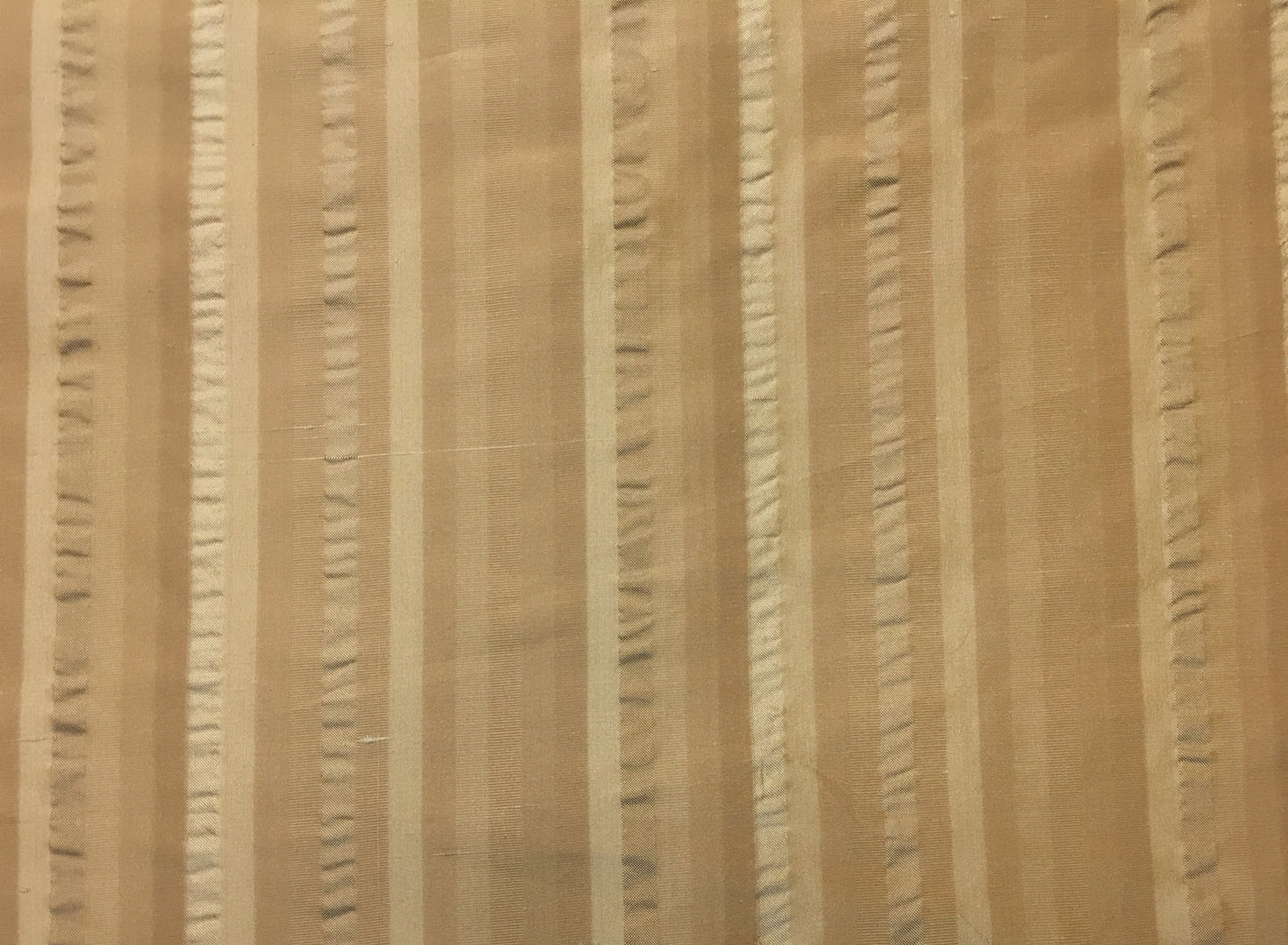 silk stripe 2052c