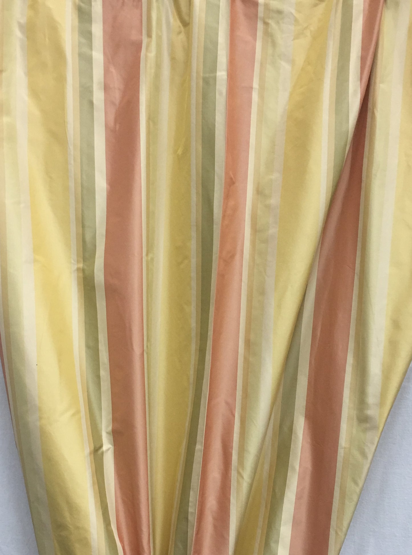 32031 Silk taffeta Drapes (Pair)