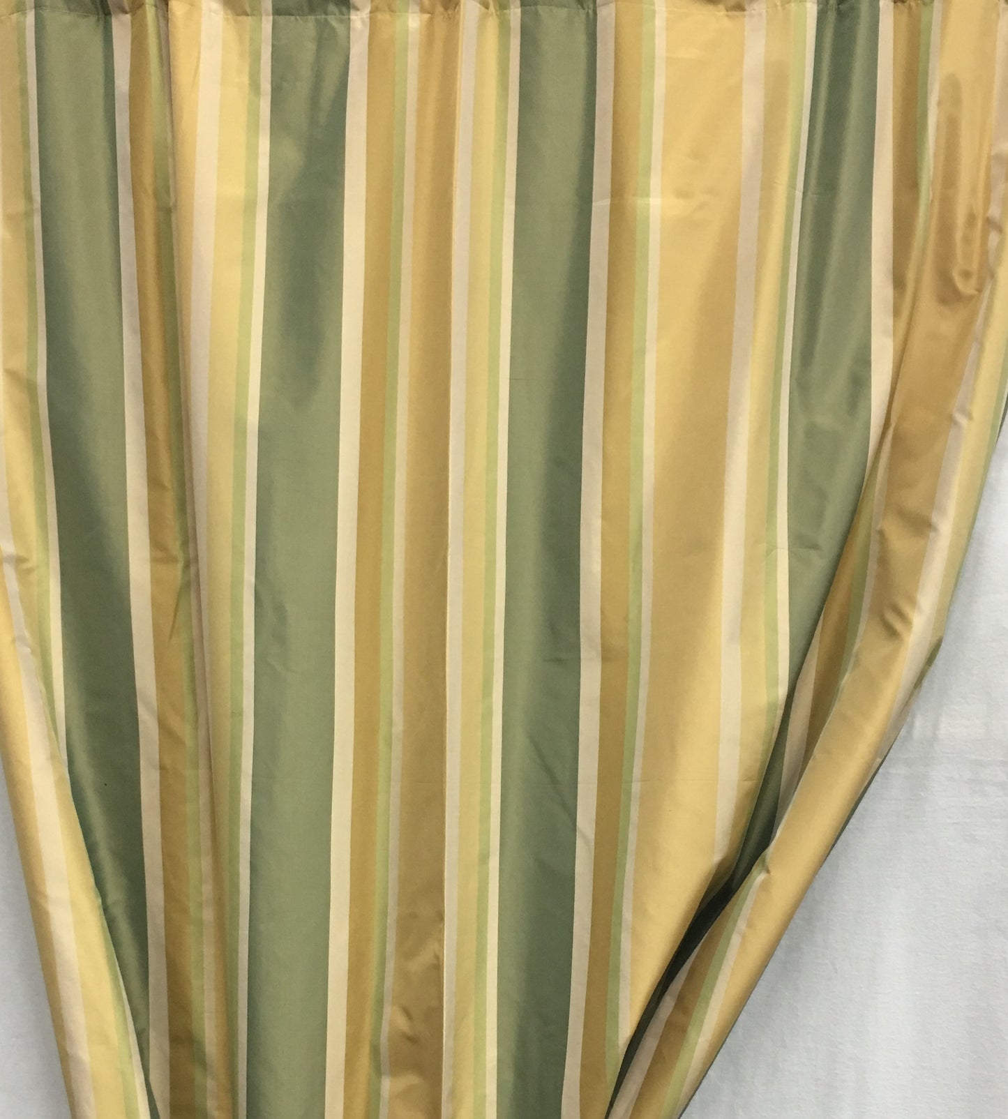 32033 Silk taffeta Drapes (Pair)